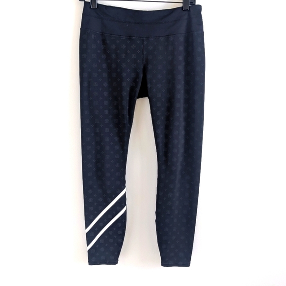 ATHLETA Black Cropped Leggings reflective M - Picture 1 of 11